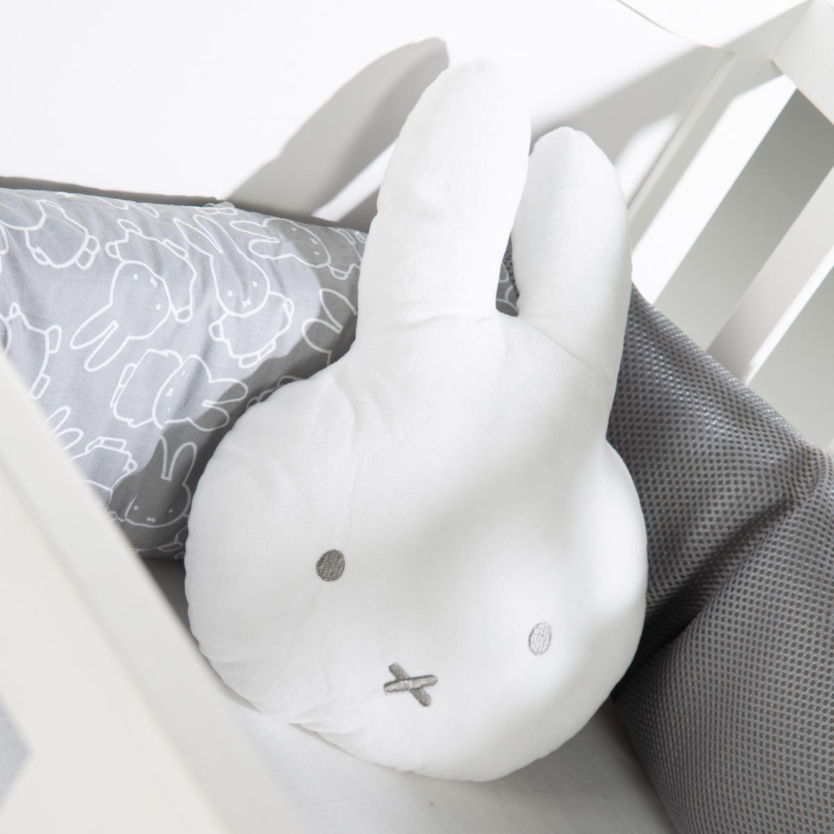 DEKOKISSEN Miffy - Weiß, Textil (22/7cm) - Roba