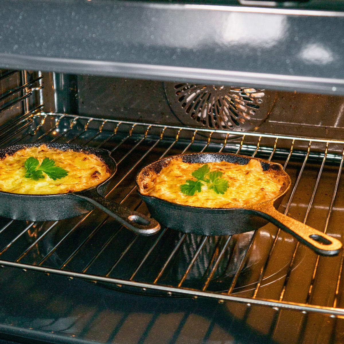 GUSSEISENPFANNE - Schwarz, Metall (13.5cm) - Intirilife