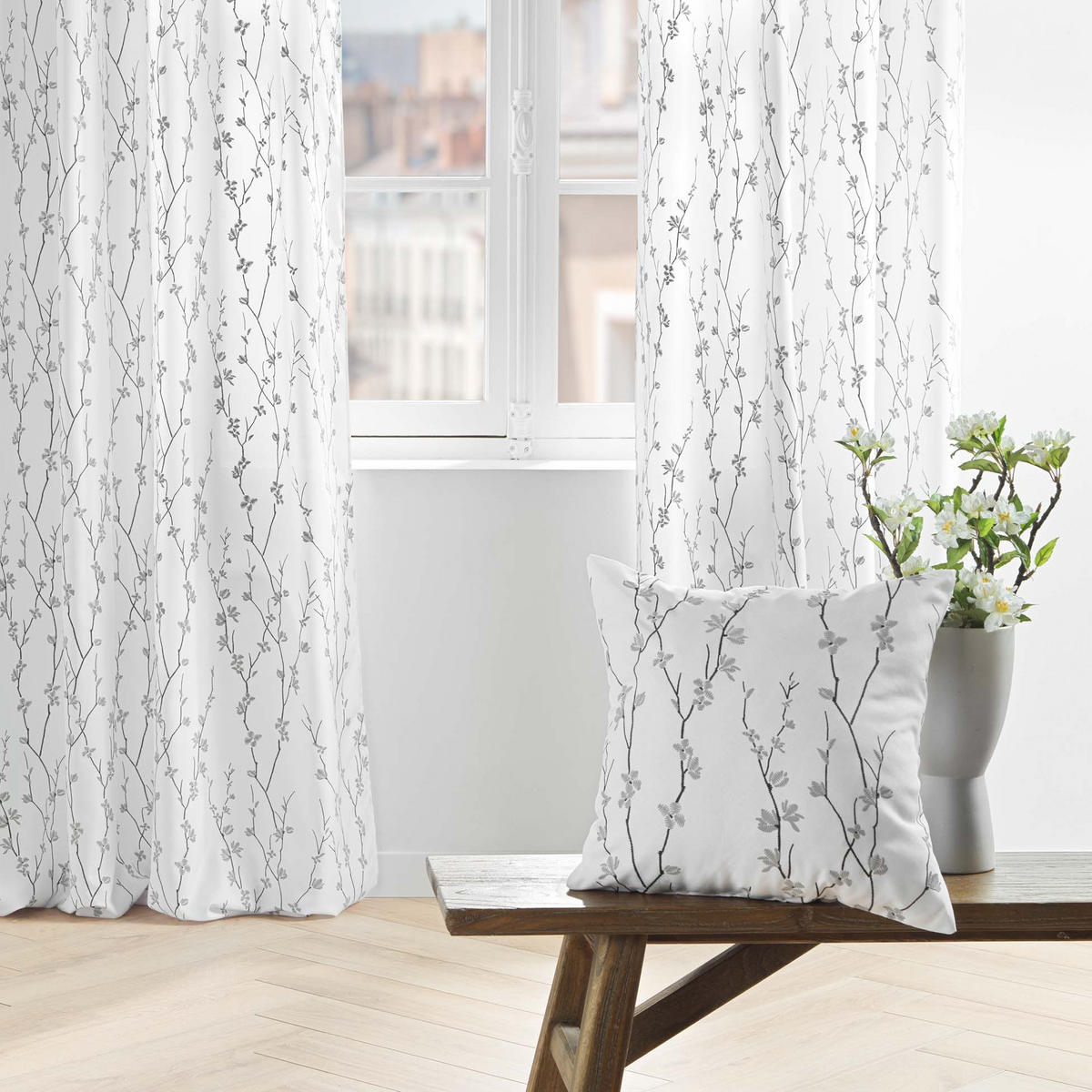 ZIERKISSEN Sakura 45/45 cm - Weiß, Textil (45/45cm) - Douceur d´intérieur