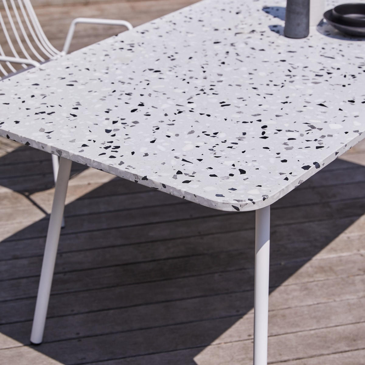 GARTENTISCH Elio Weiß aus Premium-Terrazzo - Weiß, Stein (90/160/76cm) - Tikamoon
