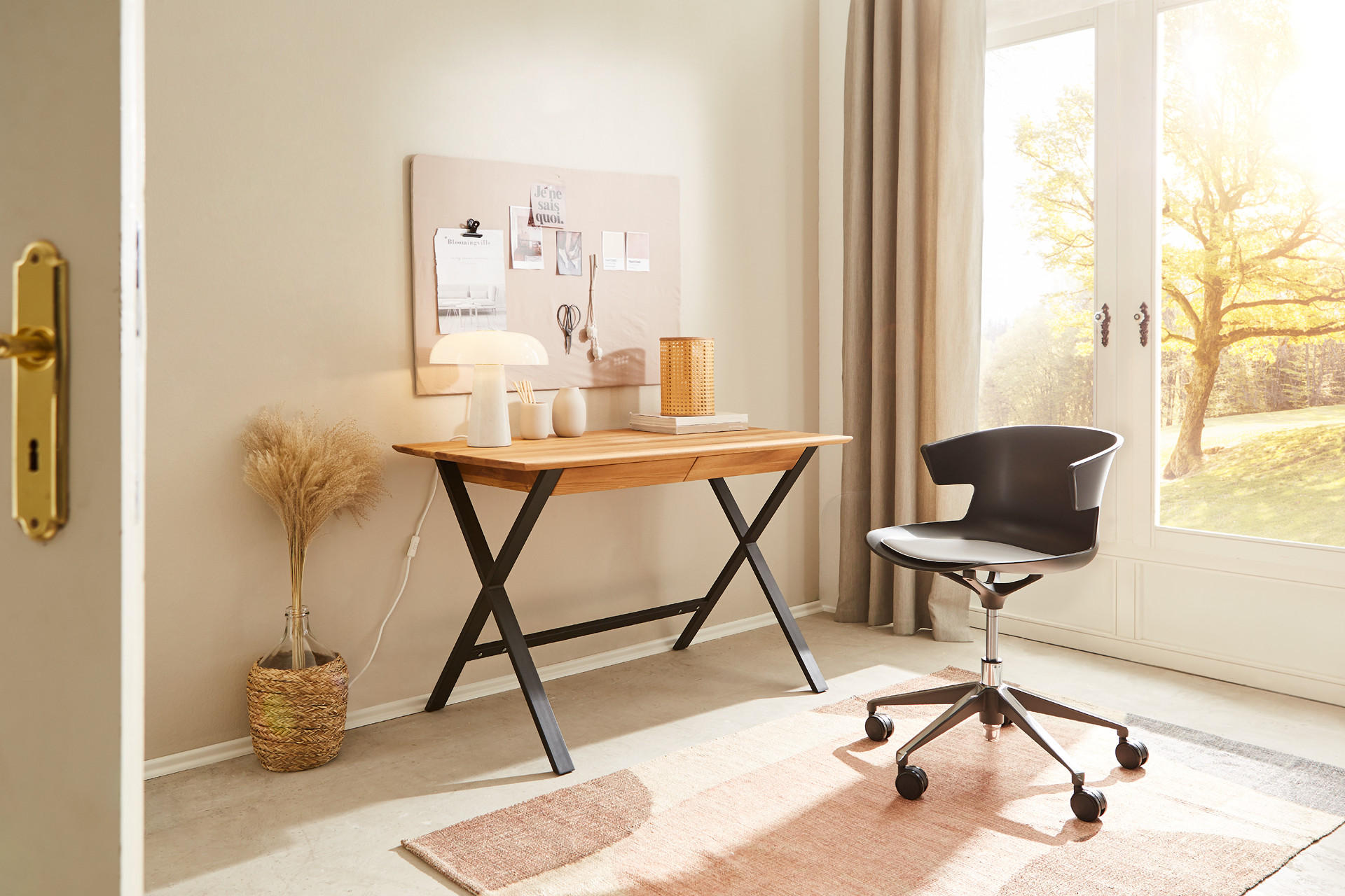 home-office-einrichtung-minimalistisch.png