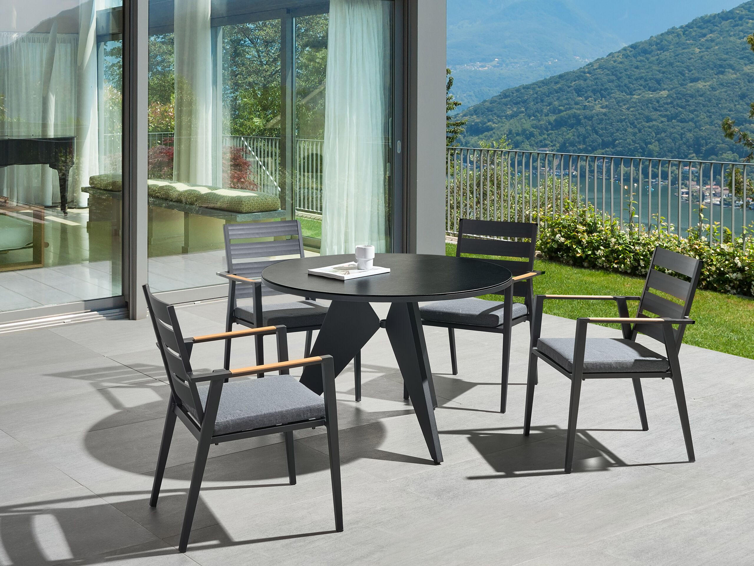 GARTENTISCH Glas Schwarz Olmetto - Schwarz, Metall (110/110/74cm) - Beliani