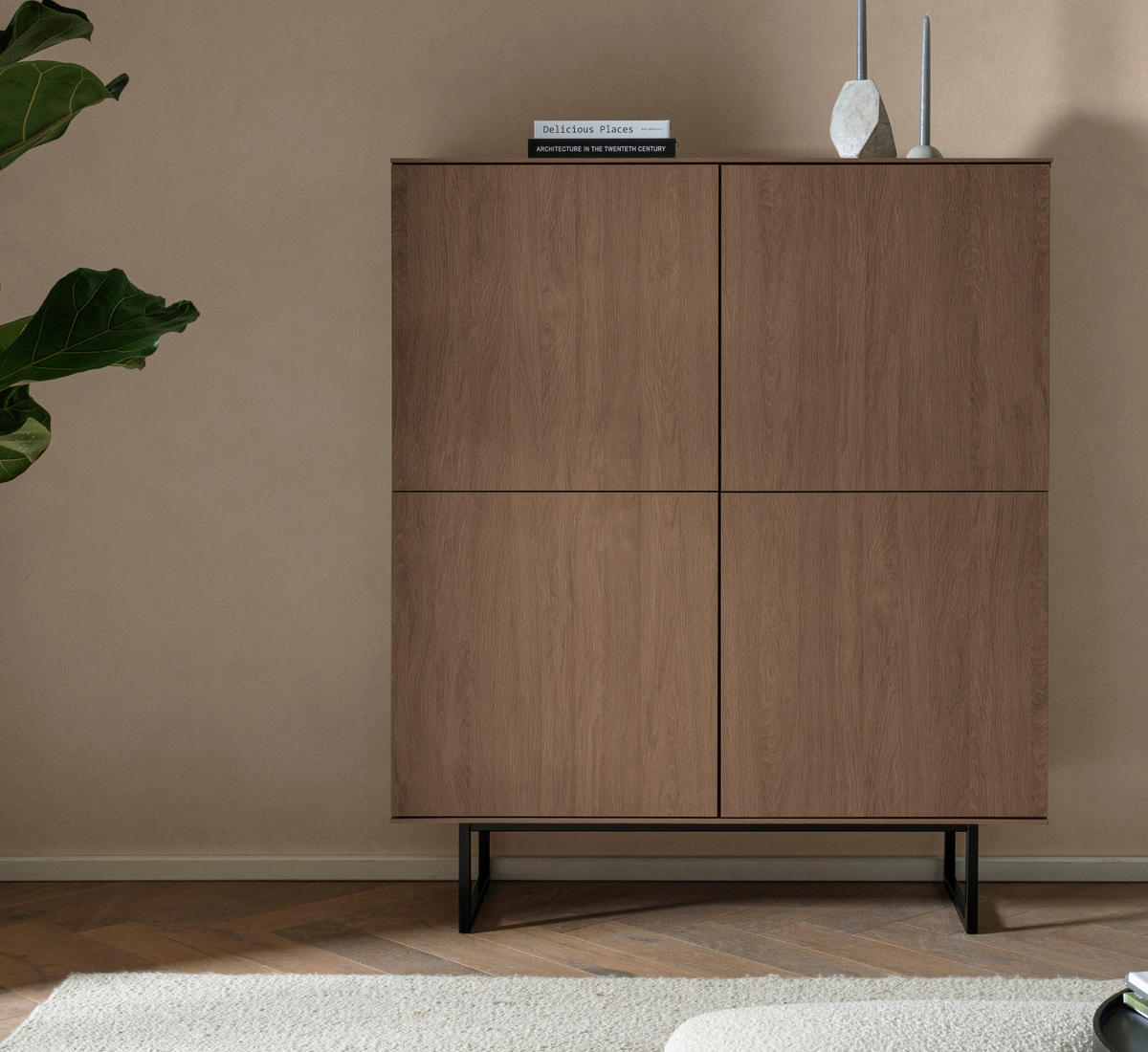 HIGHBOARD in Nussbaum 115 x 137 cm, Kommode mit Push-to-Open - Nussbaumfarben/Schwarz, Holzwerkstoff/Metall (115/137/40cm) - Furn.Design
