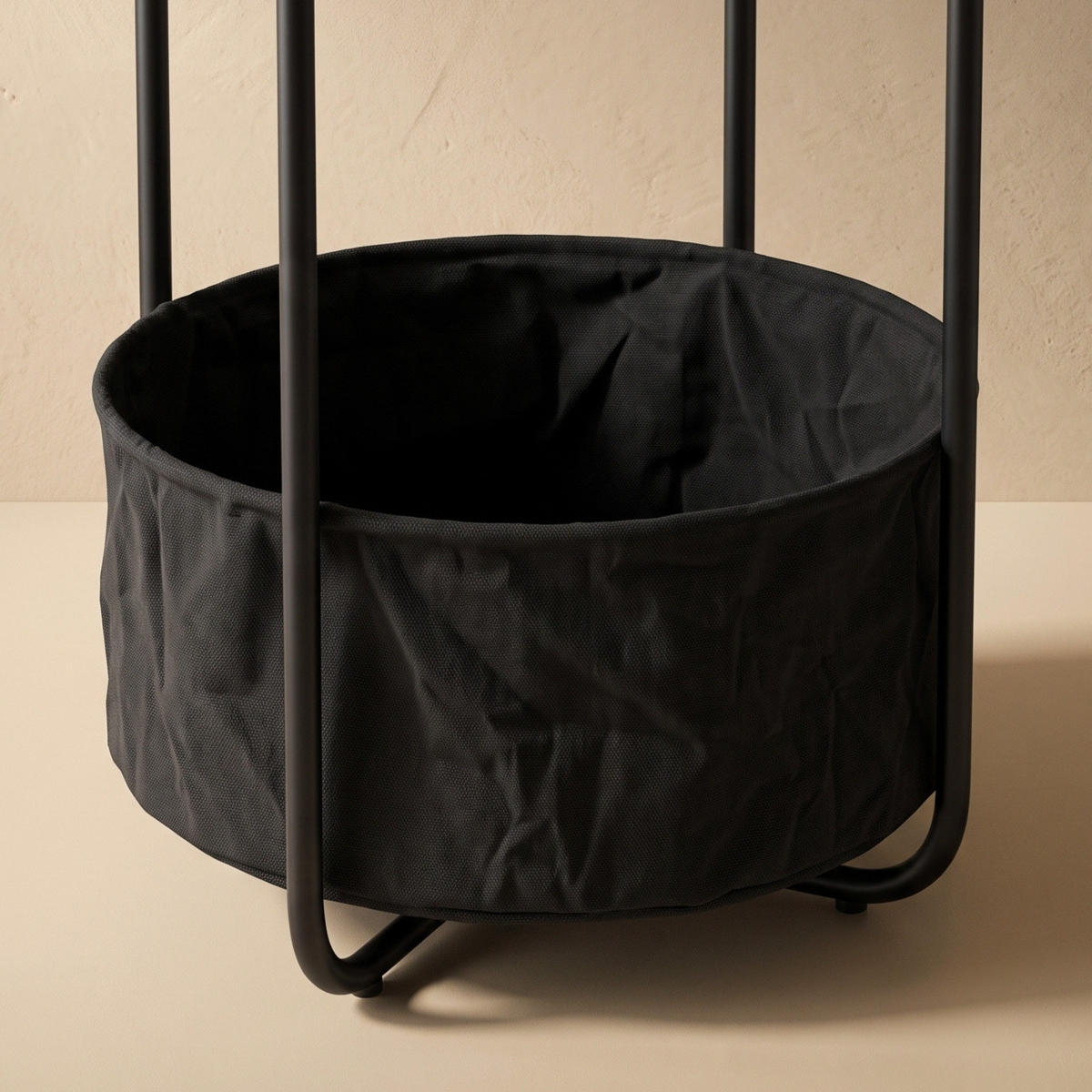 BEISTELLTISCH mit Korb rund Schwarz 45/45/50 cm - Schwarz, Metall (45/45/50cm) - SCENA LIVING