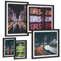 BILDER SET 5er Set - 50x50 cm & 20x30 cm & 40x60 cm Schwarzer Rahmen - Neonreklamen in der Stadt bei Nacht - Schwarz, Kunststoff (40/60cm) - TULUP