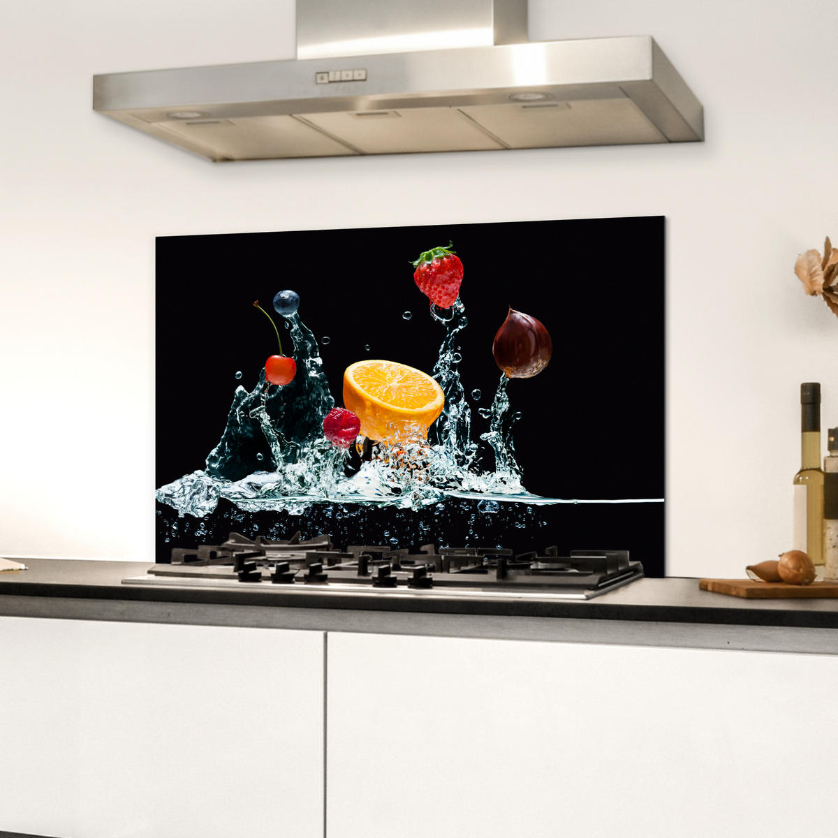 SPRITZSCHUTZ KÜCHE Wasser - Obst - Orange - Erdbeere - Kirsche - Schwarz 70x50 cm - Orange, Metall (70/0.3/50cm) - MuchoWow