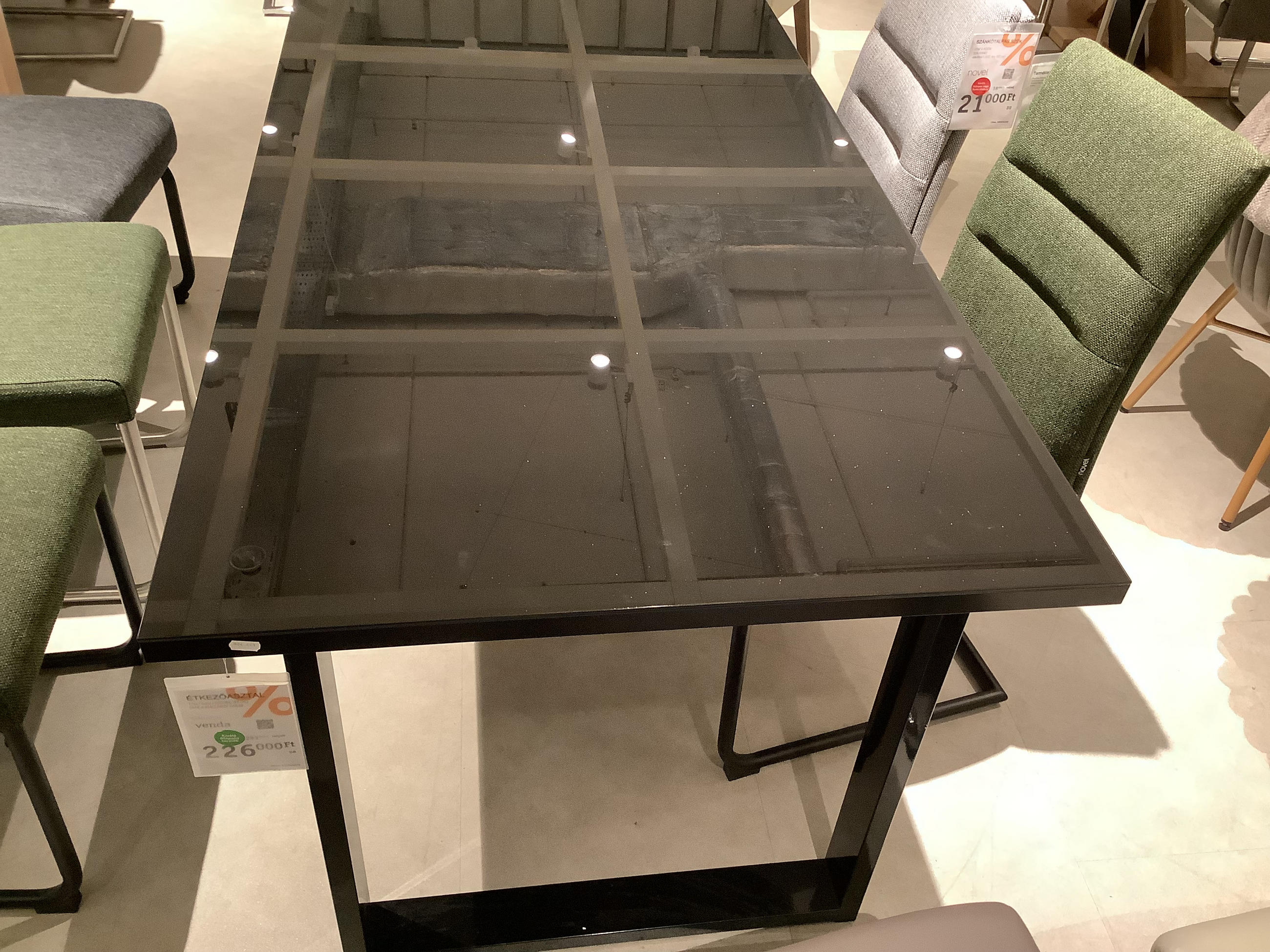 HELIO FEKETE ÉTKEZŐASZTAL-BUDAÖRS OUTLET - Venda