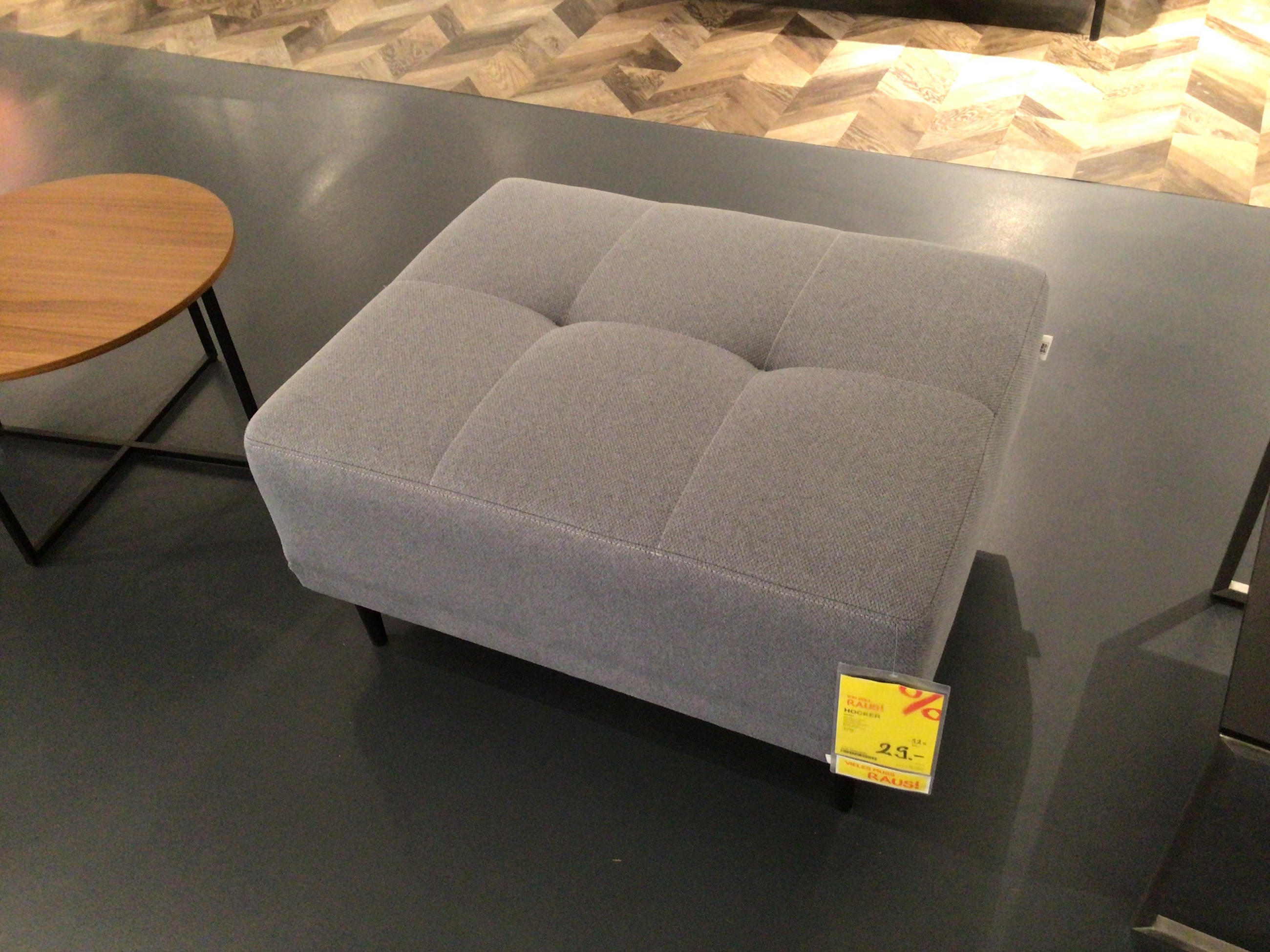 HOCKER
