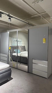 Schwebetürenschrank