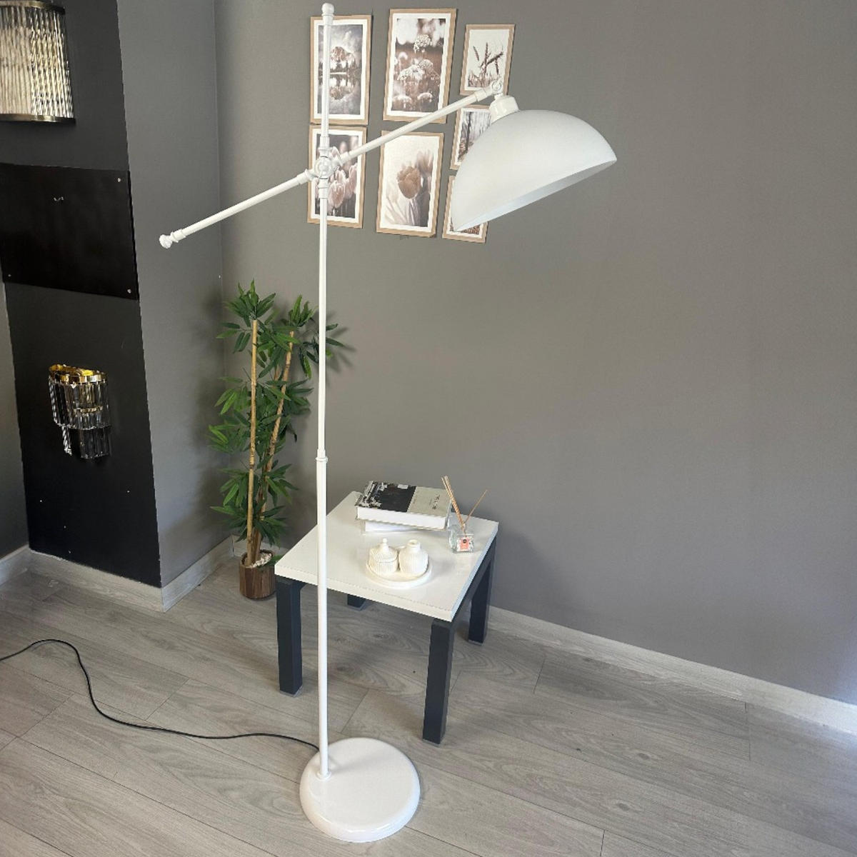 STEHLAMPE Stelan aus Metall mit E27, verstellbarer Lampenschirm - Weiß, Metall (37/37/171cm) - Bamyum