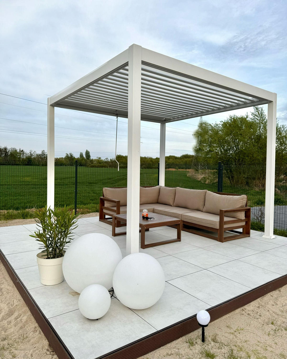 ZAHRADNÍ PERGOLA Bílá Forno II - bílá, kov (310/250/310cm) - Beliani
