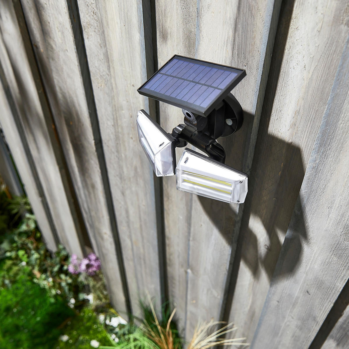 LED-SOLAR-STRAHLER - mit Hochfrequenz-Bewegungsmelder und schwenkbaren Fluter-Köpfen für Außenbereiche - Weiß, Kunststoff (17.8/18.4/15.8cm) - Northpoint