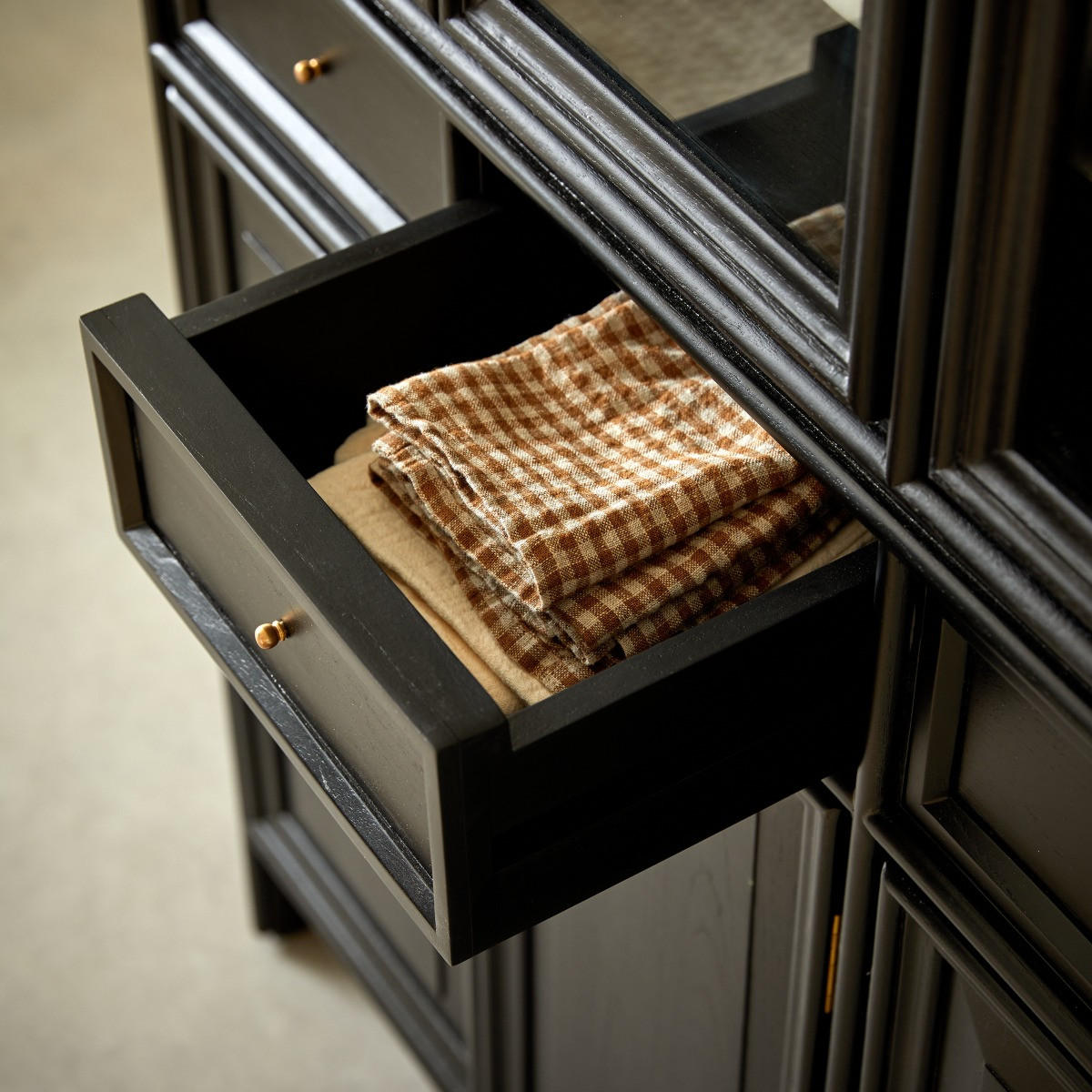 GESCHIRRSCHRANK Anna Schwarz aus Mindiholz - Schwarz, Holz (120/210/41cm) - Tikamoon