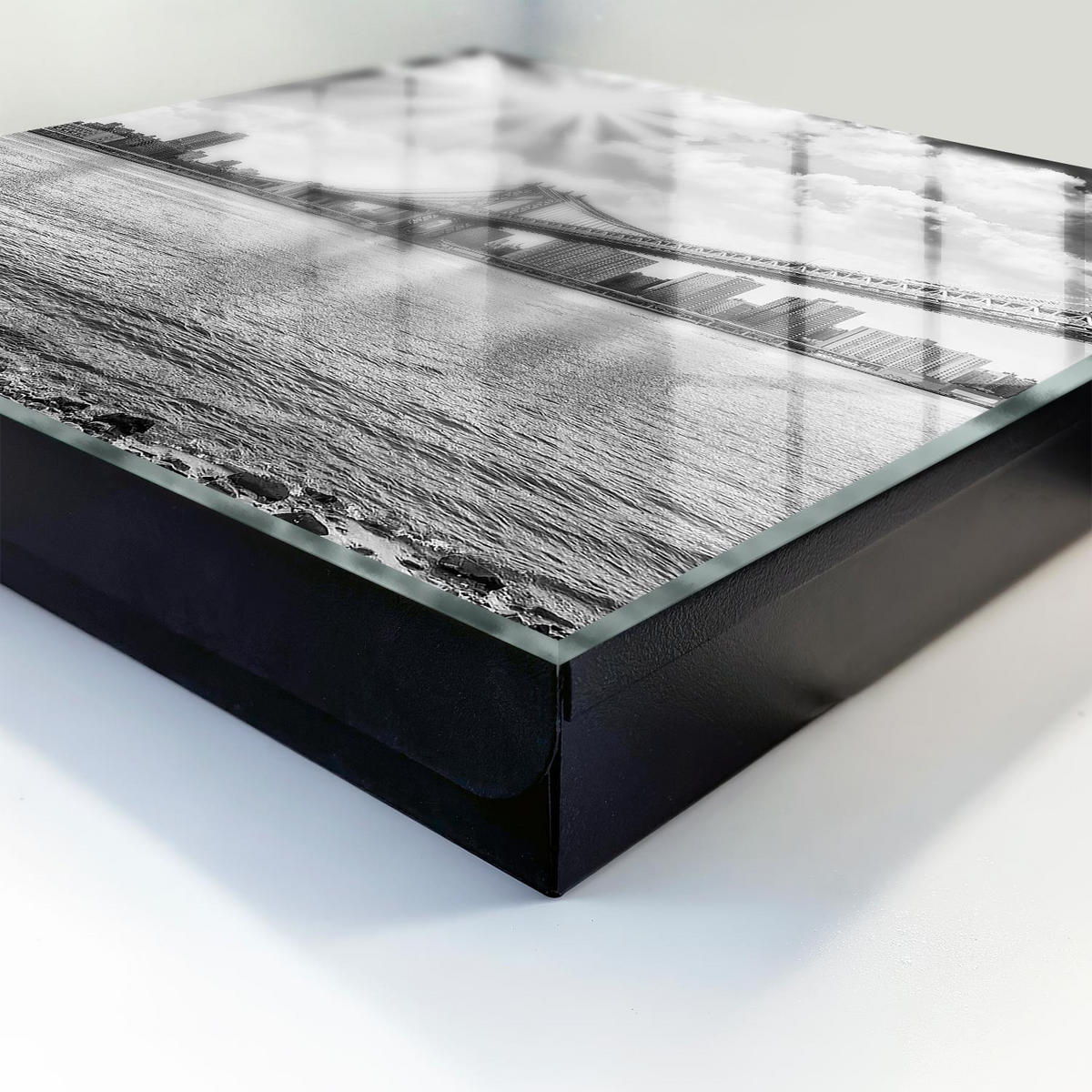SCHLÜSSELBOX Schwarz 30x30 cm- Türöffnung nach rechts - Die Stadt und die Brücke - Multicolor, Metall (30/30/5cm) - TULUP