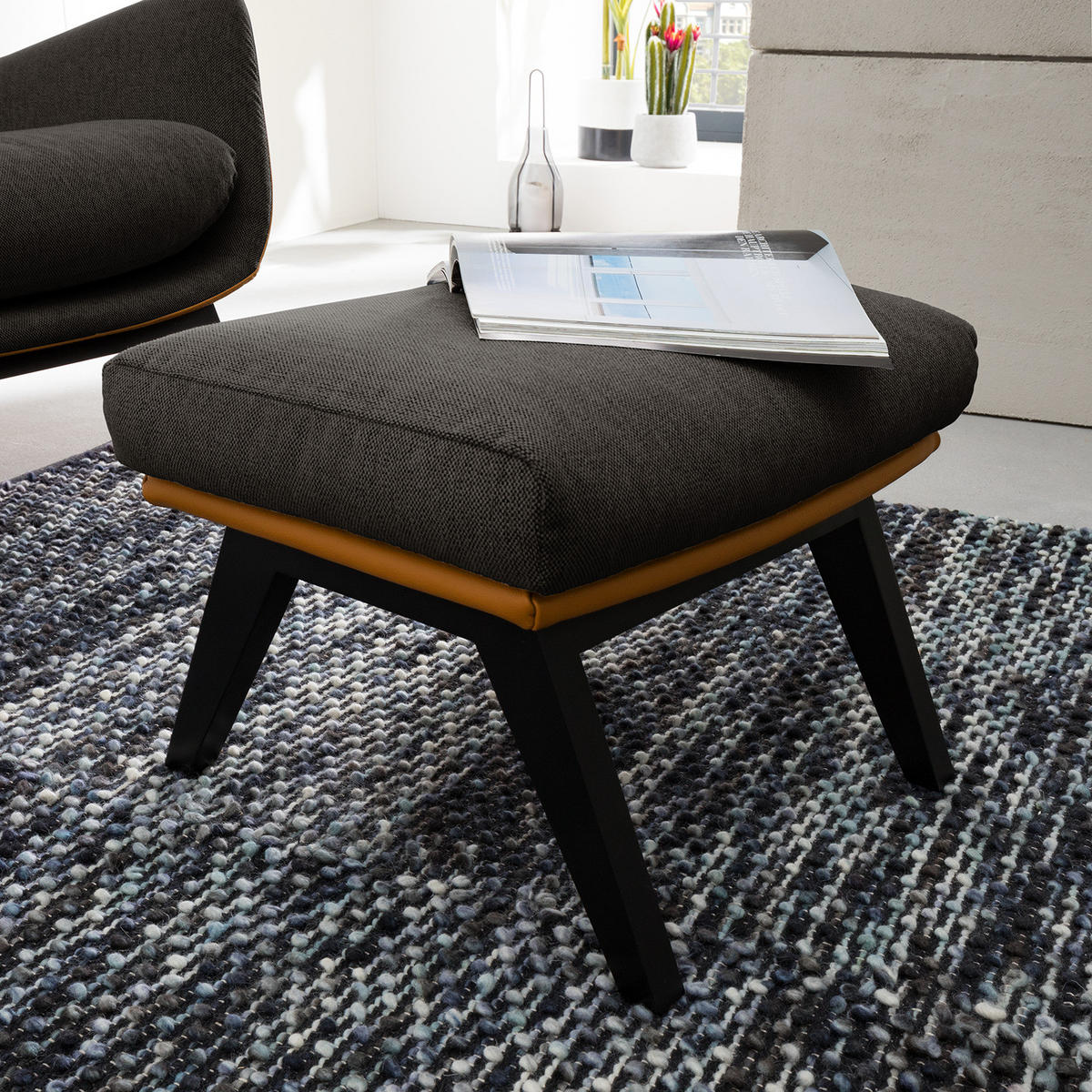 HOCKER mit Holzfüßen - Schwarz/Braun, Birkenholz/Textil (54/41/41cm) - home24