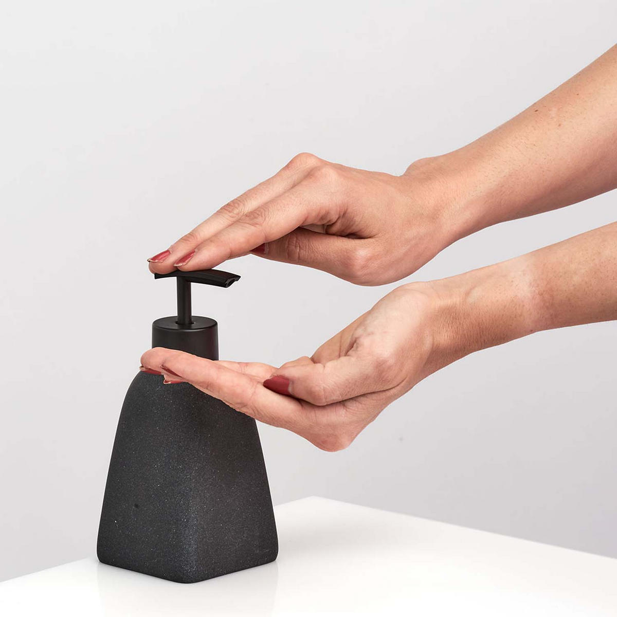 BADACCESSOIRES - Dark Stone, 4-teiliges Set - Schwarz, Stein (7.1/15.7/7.1cm) - Zeller Present