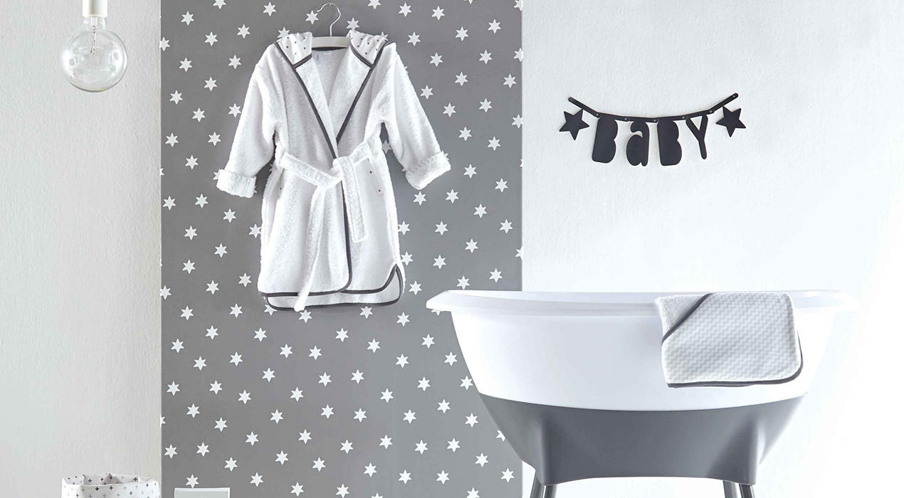 Baby Badewanne und Bademantel