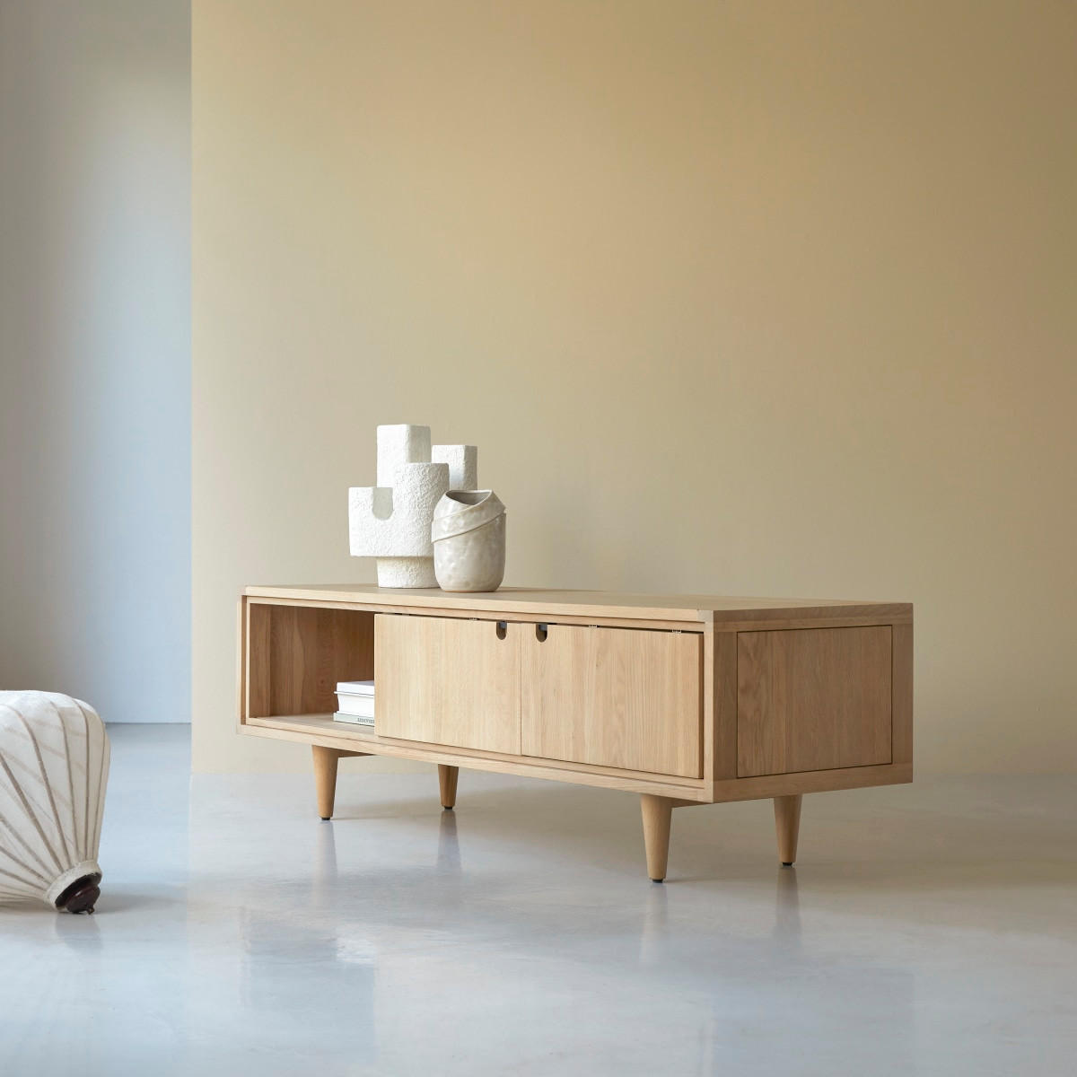 TV-SCHRANK Jonàk Natur aus Eiche - Naturfarben, Holz (140/45/45cm) - Tikamoon