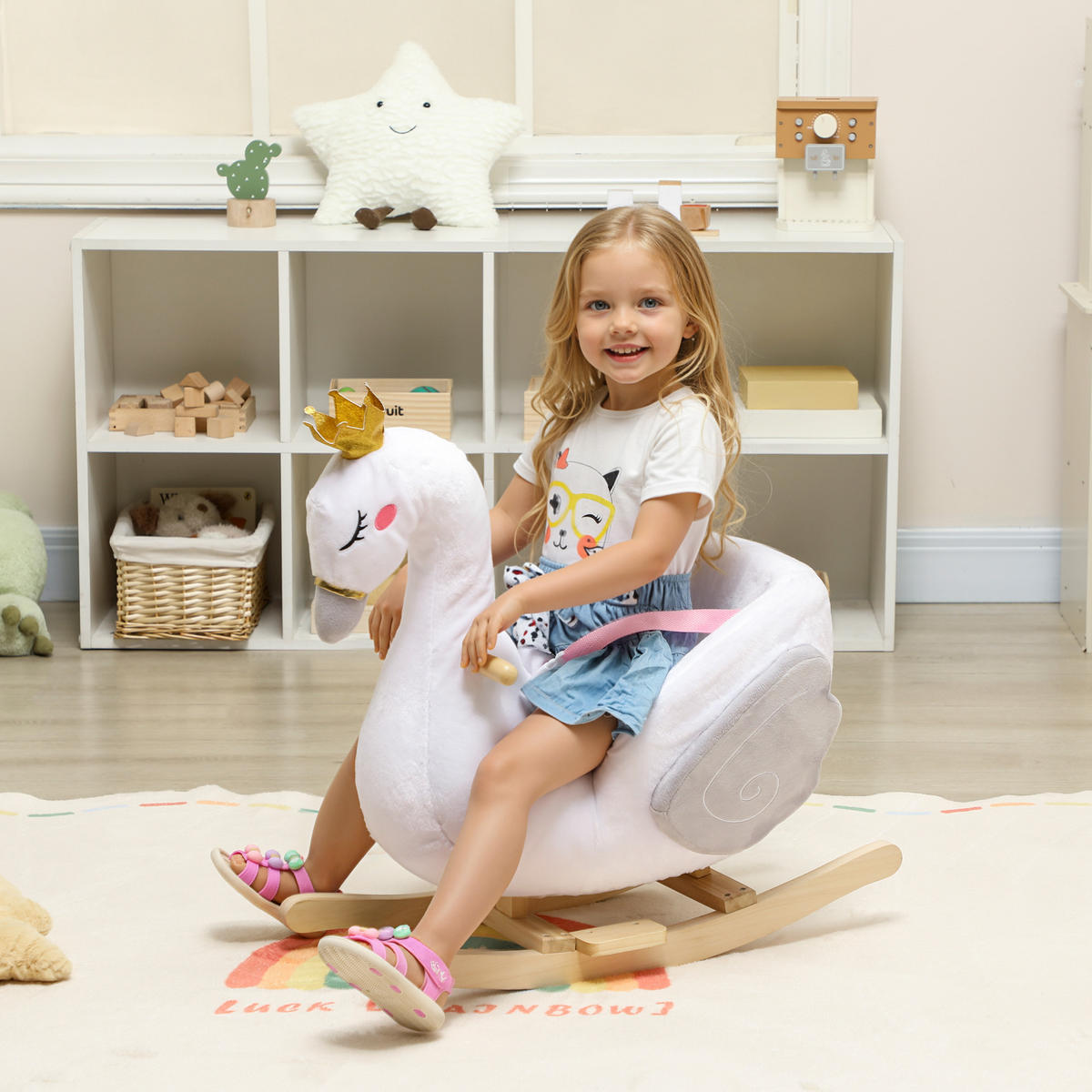 SCHAUKELTIER, Schwan-Schaukel mit Schlaflied weicher Füllung Holzrahmen Plüsch - Weiß, Textil (40/68/65cm) - AIYAPLAY