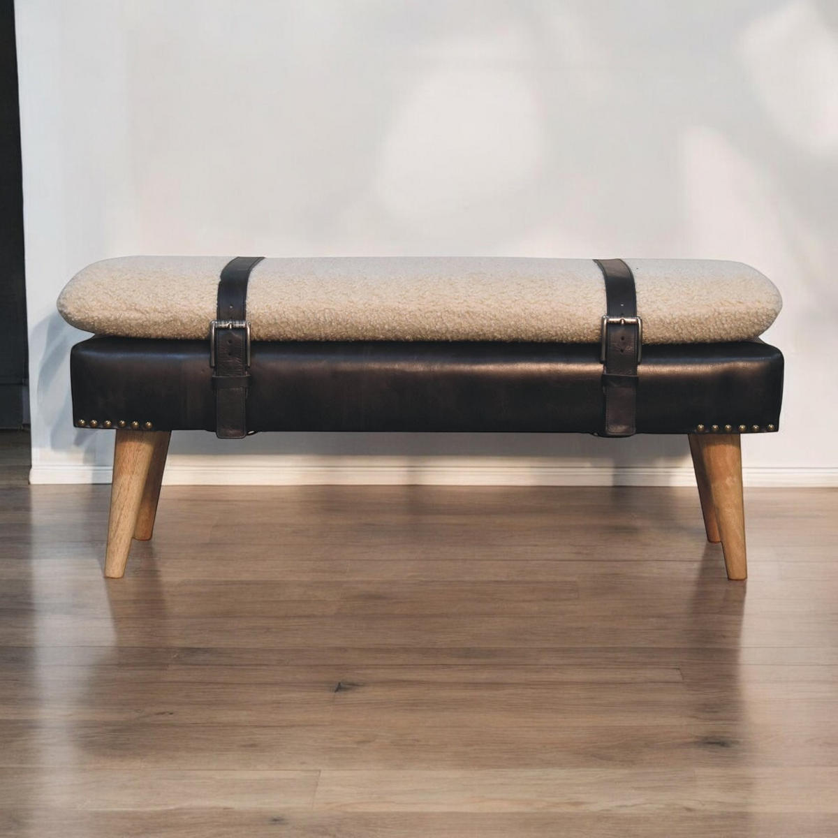 BANK Bouclé Büffelleder Schwarz, Gürtelriemen-Design, Braun - Braun, Holz (90/40/35cm) - Artisan Furniture