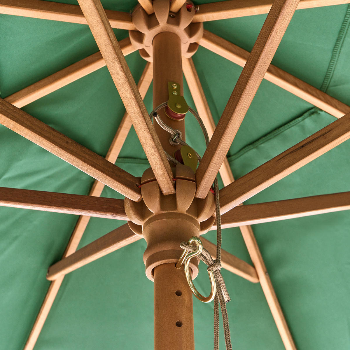 VELKÝ SLUNEČNÍK 270 cm Zelený Toscana - zelená barva/hnědá, dřevo (270/270cm) - Beliani