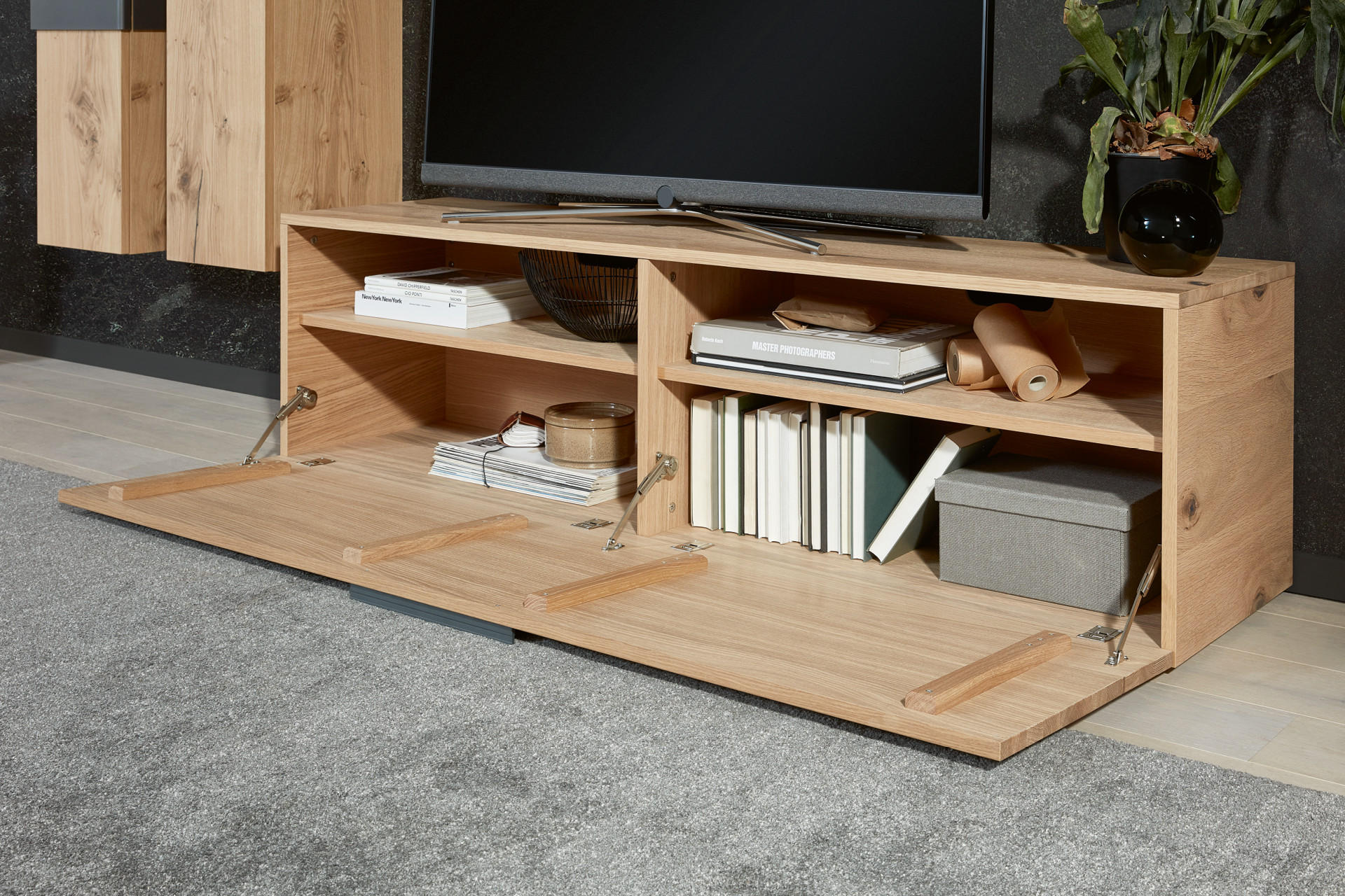 wohnzimmer-holz-moebel-teilmassiv.png