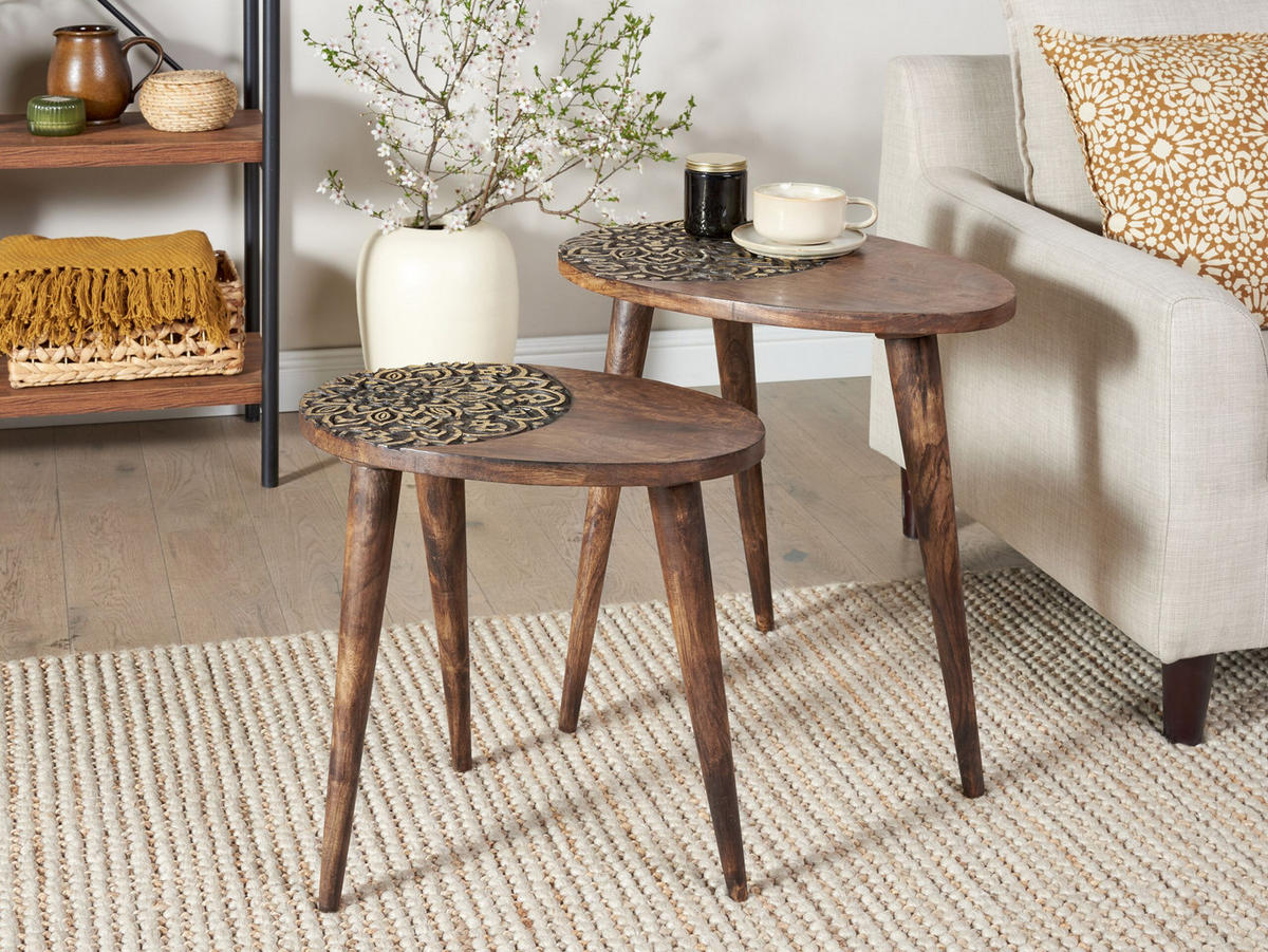 BEISTELLTISCH 2er-Set Mangoholz dunkelbraun oval Khetua - Dunkelbraun/Goldfarben, Holz (38/54/52cm) - Beliani