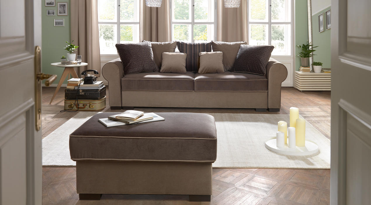 Beiges Big Sofa mit Hocker