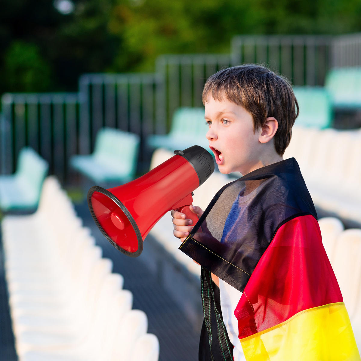 MEGAFÓN - červená, plast (13.5/21/22cm) - Relaxdays