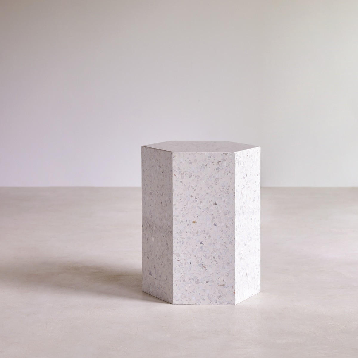 BEISTELLTISCH Zoé Weiß aus Premium-Terrazzo - Weiß, Stein (35/40/50cm) - Tikamoon