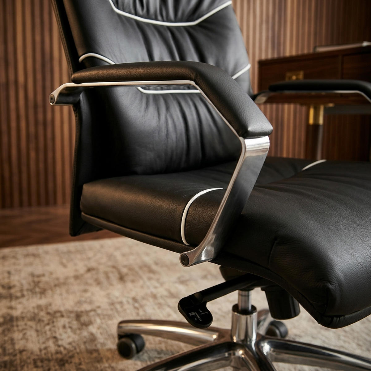 CHEFSESSEL Echtleder mit Soft-Air Polsterung und Aluminiumfußkreuz 5-Punkt-Mechanik KANZAS - Silberfarben/Schwarz, Leder (60/126/55cm) - KADIMA DESIGN