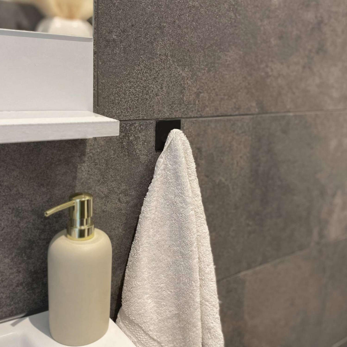 HANDTUCHHALTER selbstklebender Haken (4-tlg.) - Schwarz, Metall (4.5/3/4.5cm) - Intirilife