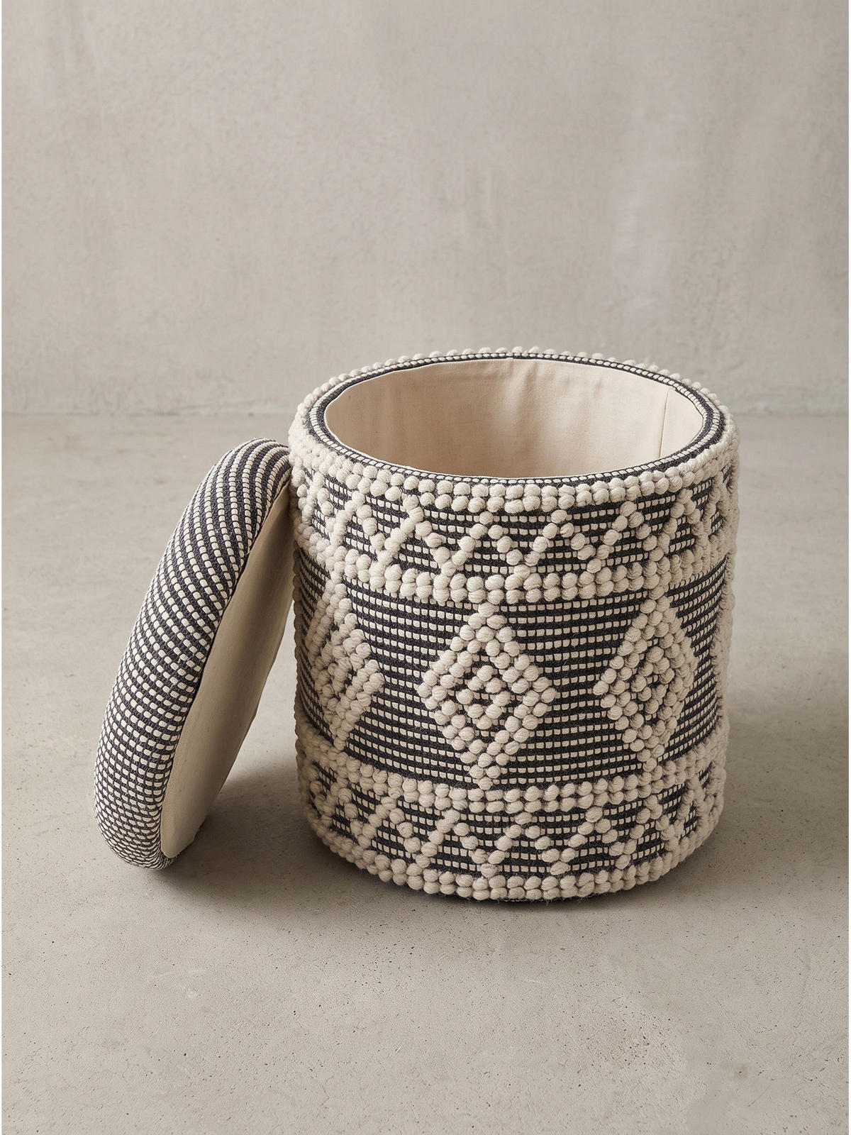 SITZHOCKER RHONE, Stoff, mit Textilbezug, mit Rautenstruktur, Creme-Schwarz, Ø 40 x 45 cm - Beige/Grau, Textil (40/45/40cm) - KADIMA DESIGN