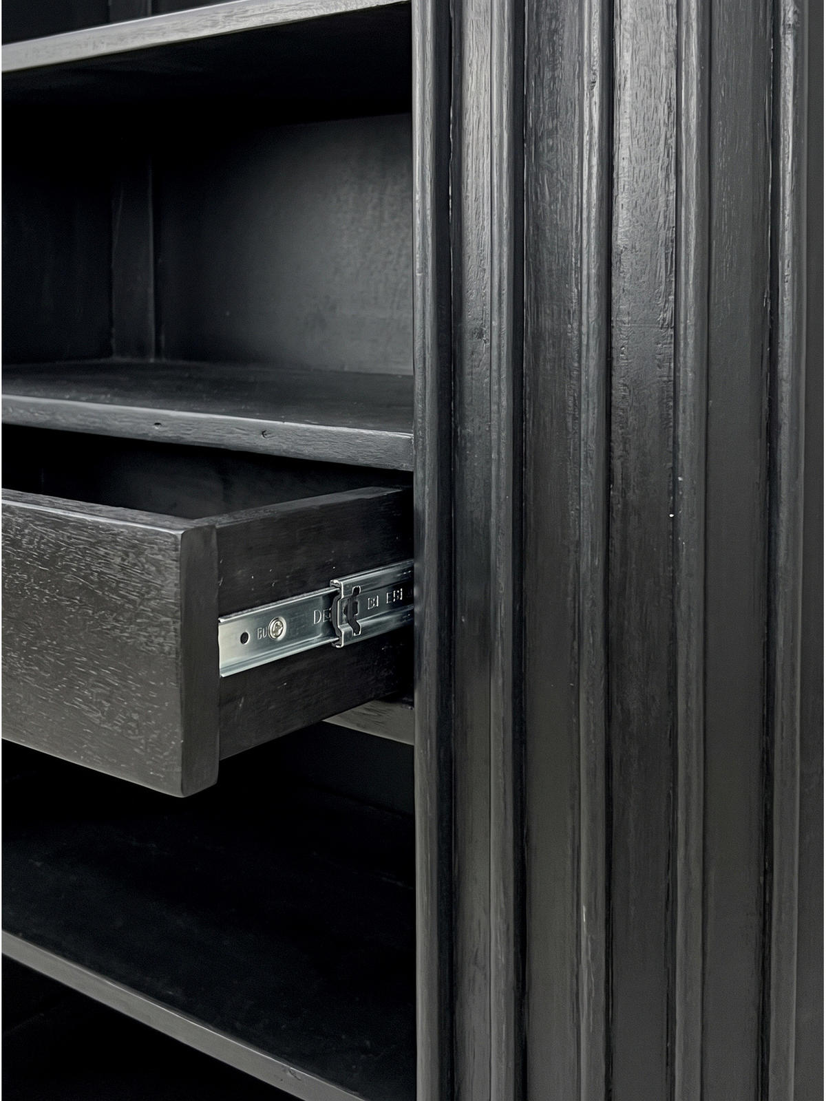 BÜCHERREGAL MELA, Mango Massivholz, mit Stauraum, Schwarz, 105 x 40 x 122 cm - Schwarz, Holz/Metall (105/122/40cm) - KADIMA DESIGN