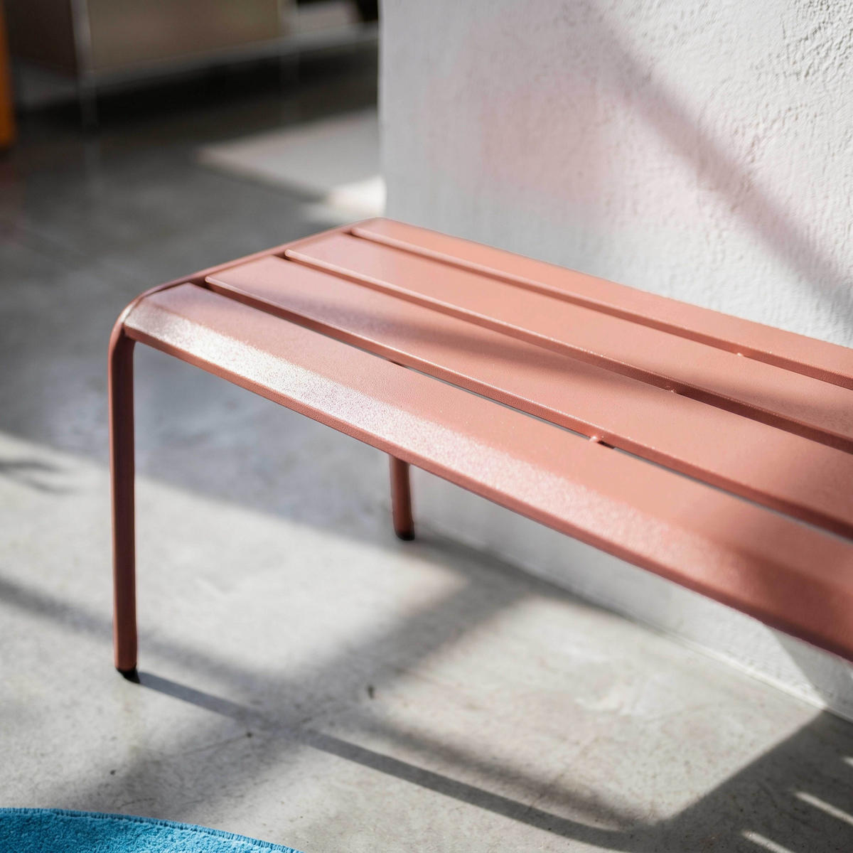 GARTENBANK, Lehm - Pink, Metall (121/46/52cm) - Oviala