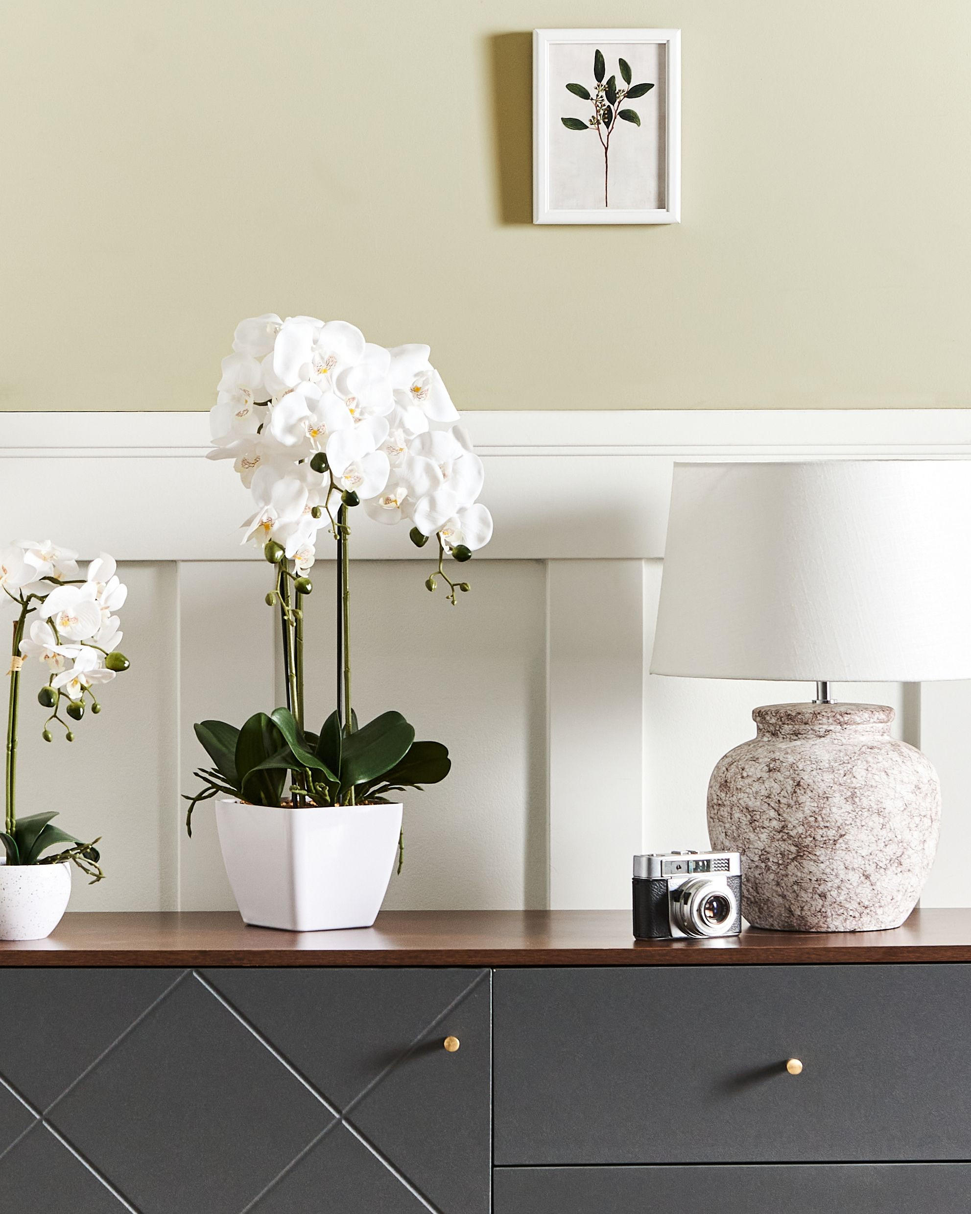 KÜNSTLICHE Topfpflanze 59 cm Grün/Weiß Orchid - Weiß/Grün, Kunststoff (59cm) - Beliani