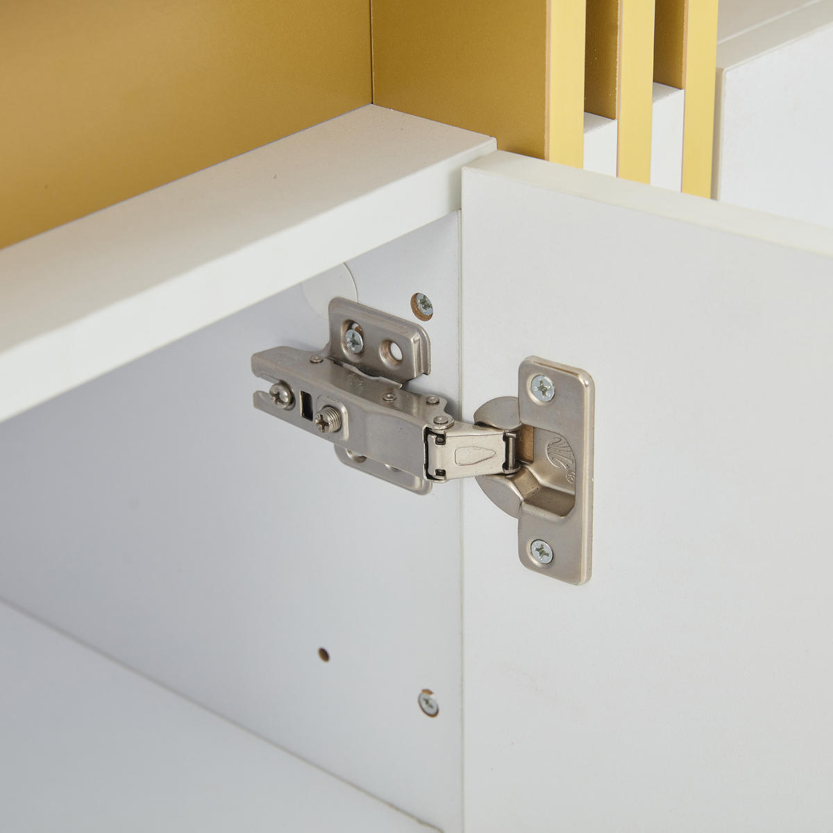 SIDEBOARD, 3 Türen, Verstellbar, Grifflose Fächer, Weiß, 140x38x70cm - Weiß, Holzwerkstoff (38/70/140cm) - FLIEKS