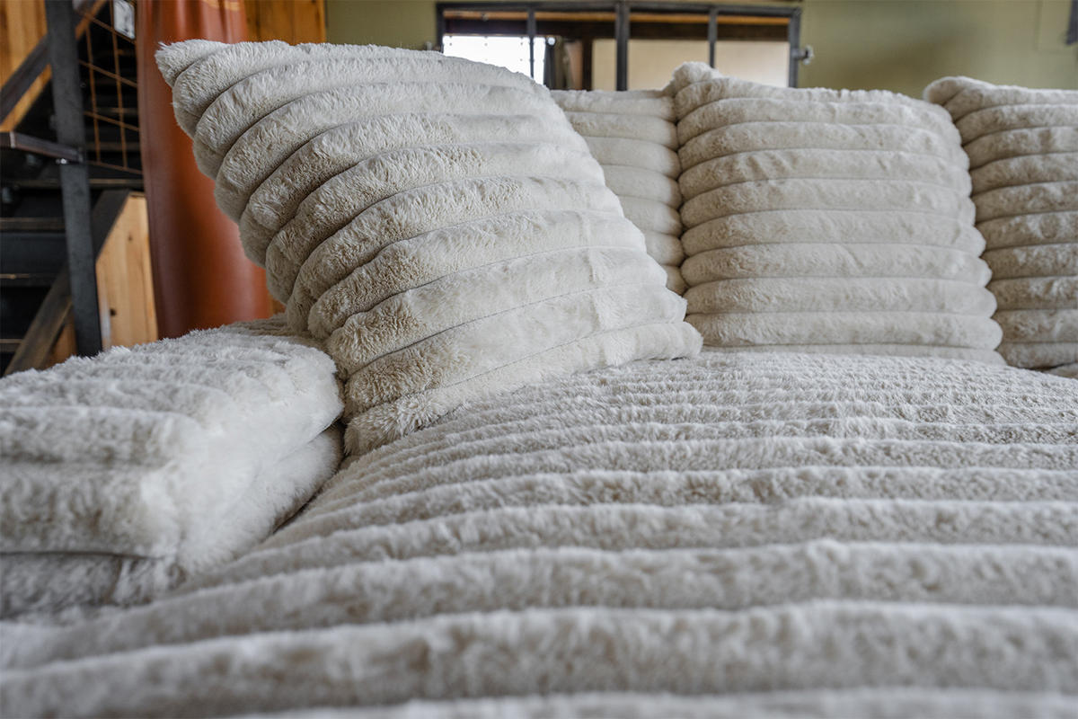 BIG SOFA CADY Cremeweiß Cord - Creme/Schwarz, Kunststoff/Textil (248/73/168cm) - KAWOLA