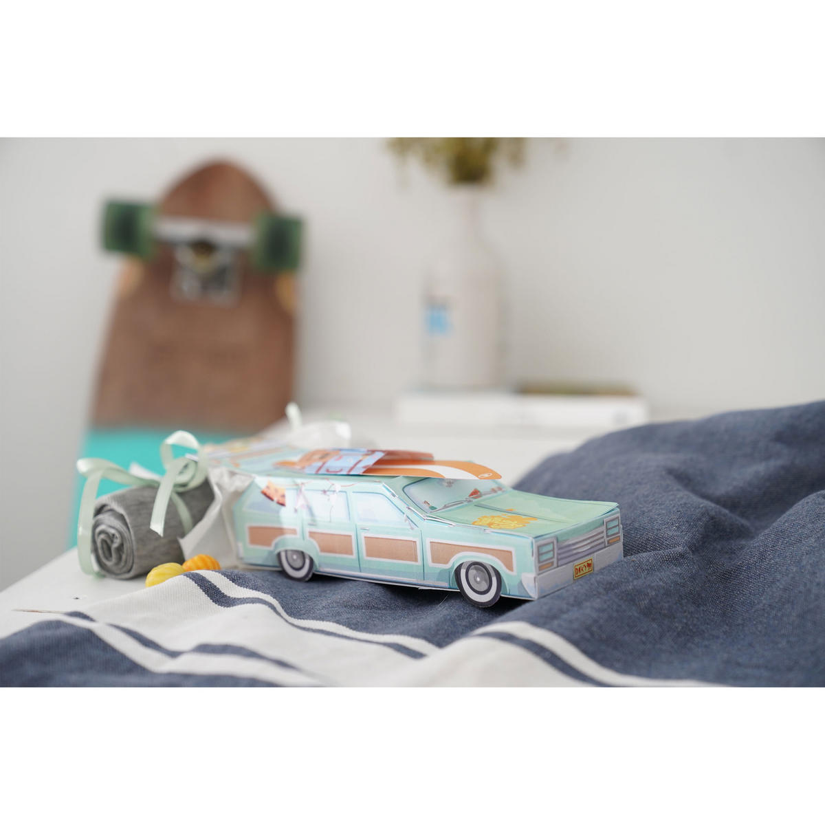 GESCHENKBOX faltbar Gift Station Wagon, Papier, Grün, 19 x 6.5 x 9.2 cm - Grün, Papier (9.2/6.5/19cm) - Donkey Products