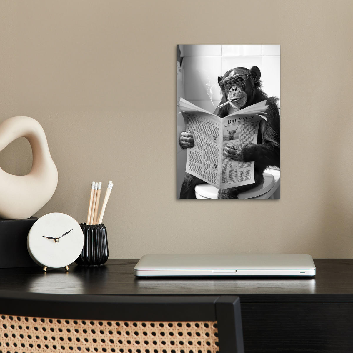 POSTER Affe - WC - Zeitung - Schwarz-Weiß - Humor 20x30 cm - Hellgrau, Papier (20/30/0.1cm) - MuchoWow