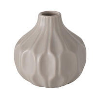 KERAMIKVASE mit Prägung Esko 11/11/11 cm - Beige, Keramik (11cm) - Boltze Home
