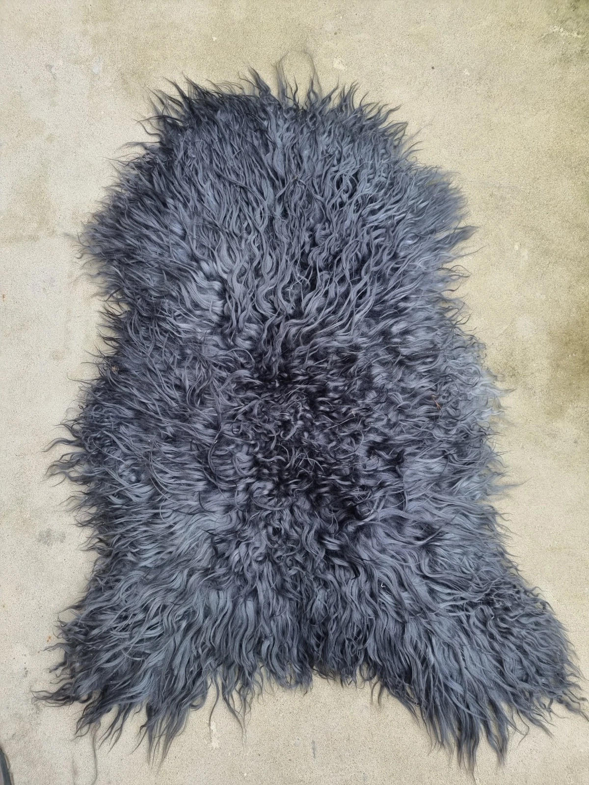 LAMMFELL Island Langhaar natur lockig weich Premium Silber Grau ca. 115 cm - Grau, Fell (65/115cm) - Provellus