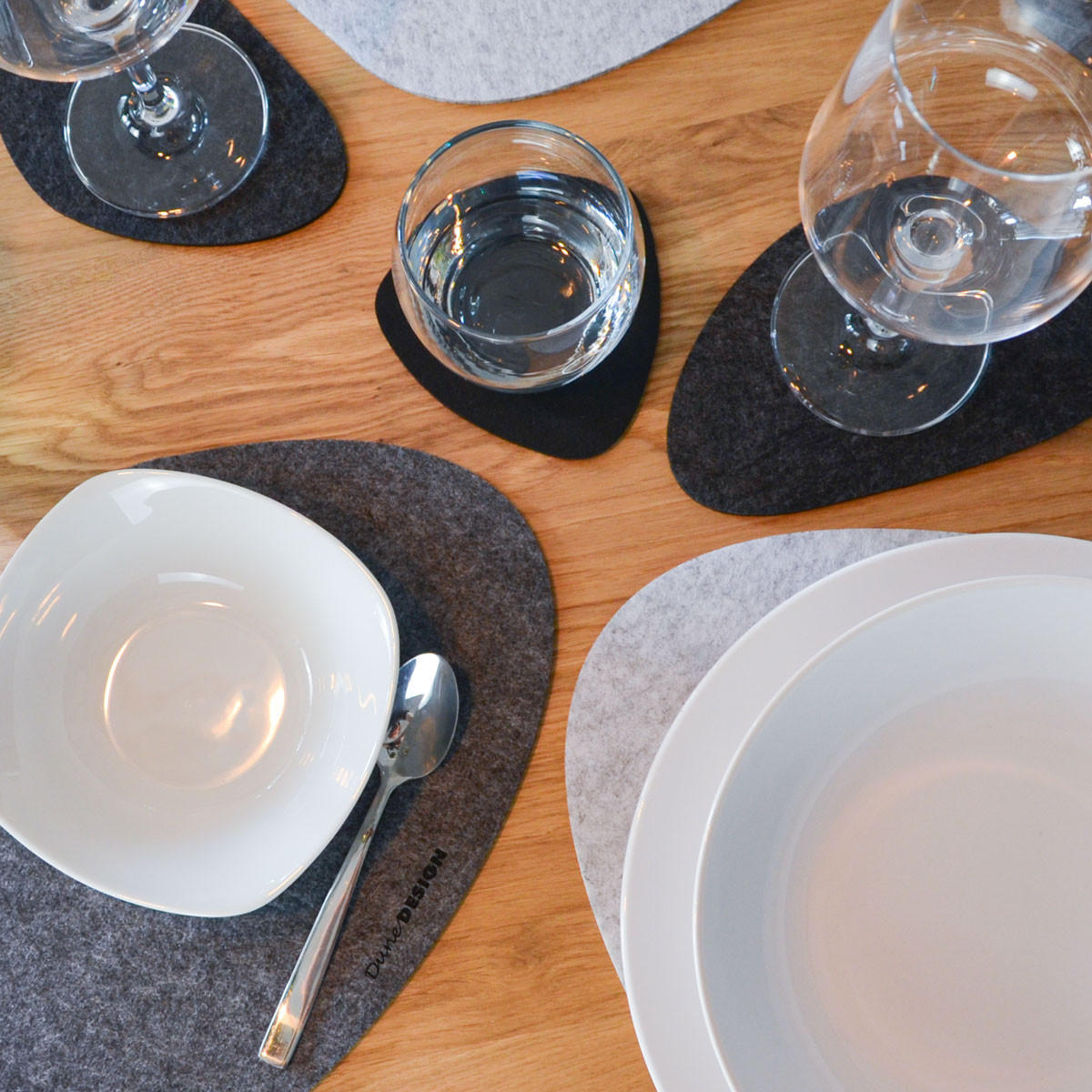 FLUSSKIESEL-TISCHSET 16er Set Hellgrau - Grau, Kunststoff (42/31.5/1cm) - Dunedesign