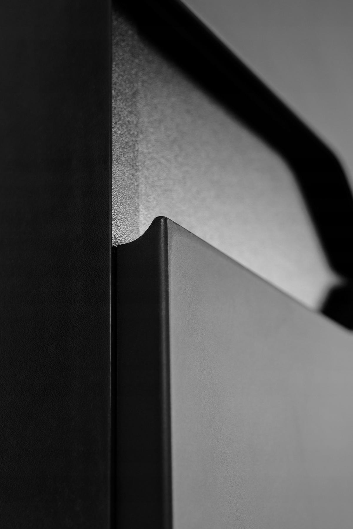 HÄNGESÄULE MODERN 136cm - Schwarz - Schwarz, Holzwerkstoff (35/136/27cm) - Rodan