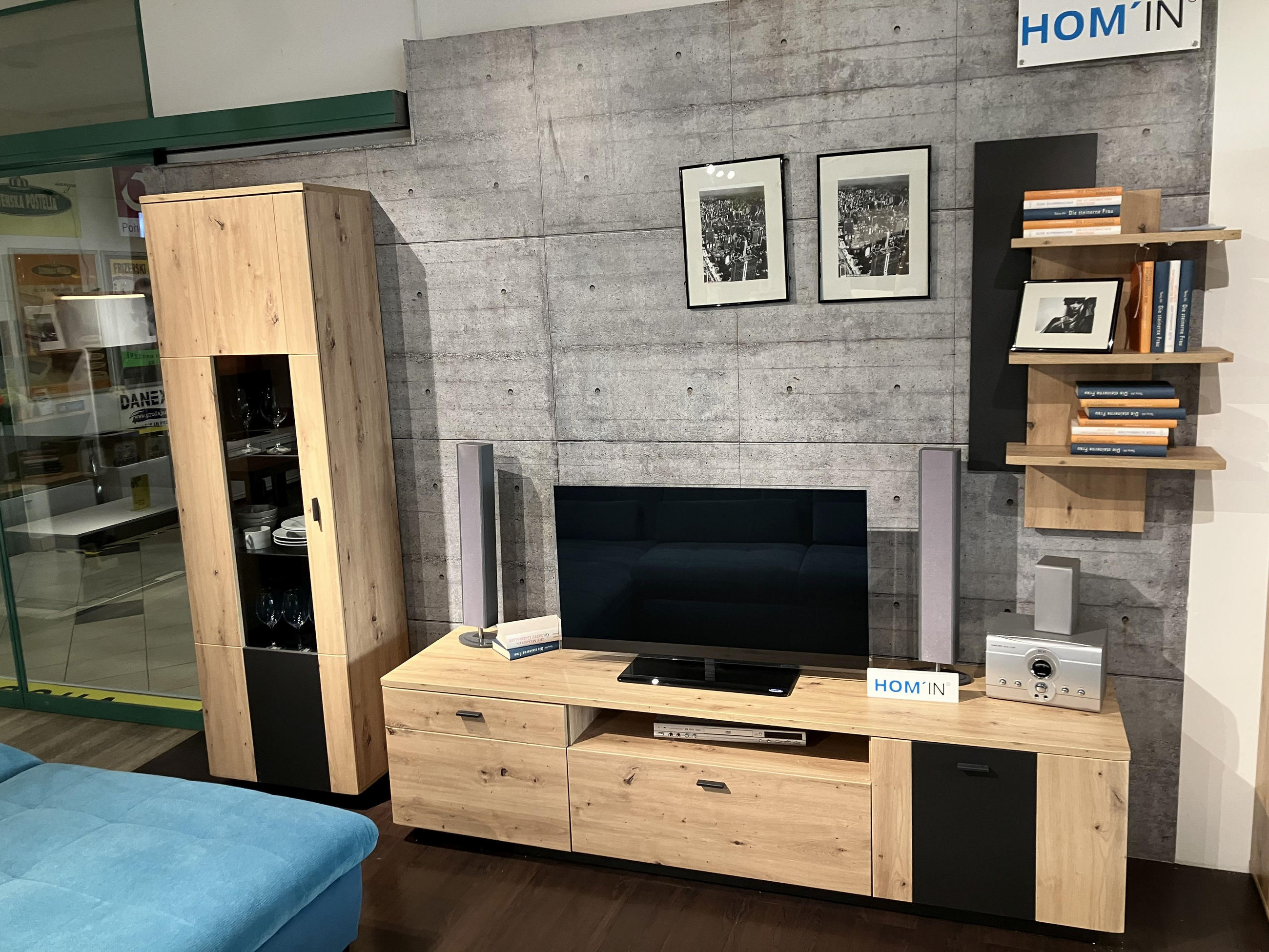 DNEVNI REGAL MARIBOR - Hom`in