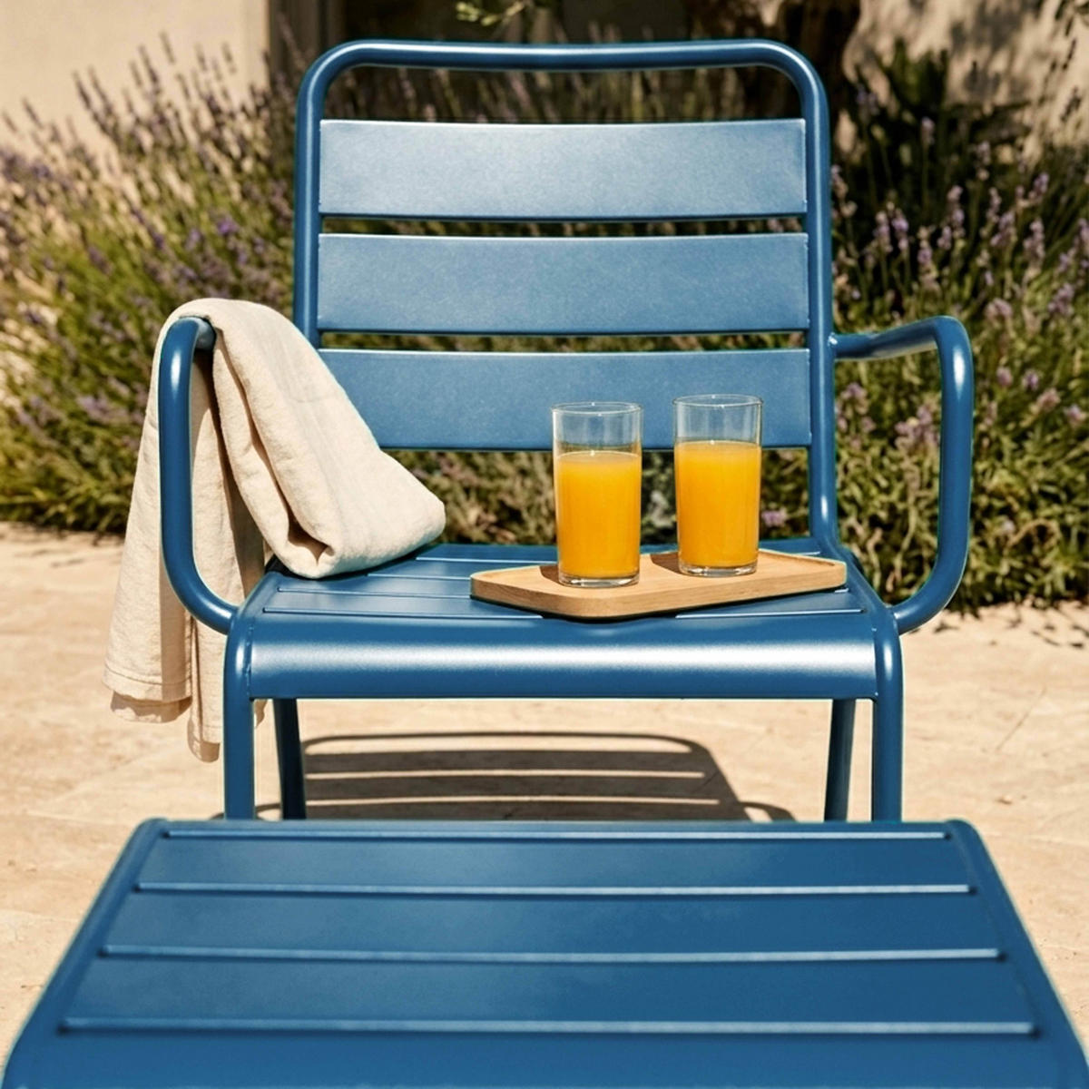 RELAXSESSEL MIT HOCKER, Pazifikblau - Blau, Metall (64/72/60cm) - Oviala
