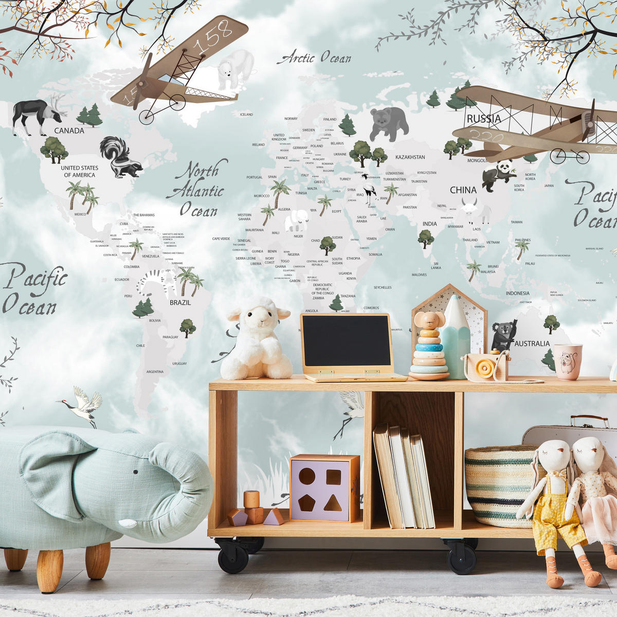FOTOTAPETE für Kinderzimmer Weltkarte Tiere Flugzeuge Pflanzen 400x280 - Blau/Beige, Papier (400/280cm) - Muralo