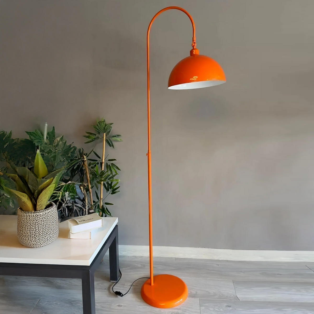 STEHLAMPE Gorkiede E27, verstellbarer Lampenschirm aus Metall - Orange, Metall (37/37/170cm) - Bamyum