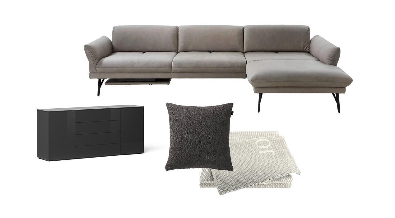 graue couch mit hellen Kissen Freisteller