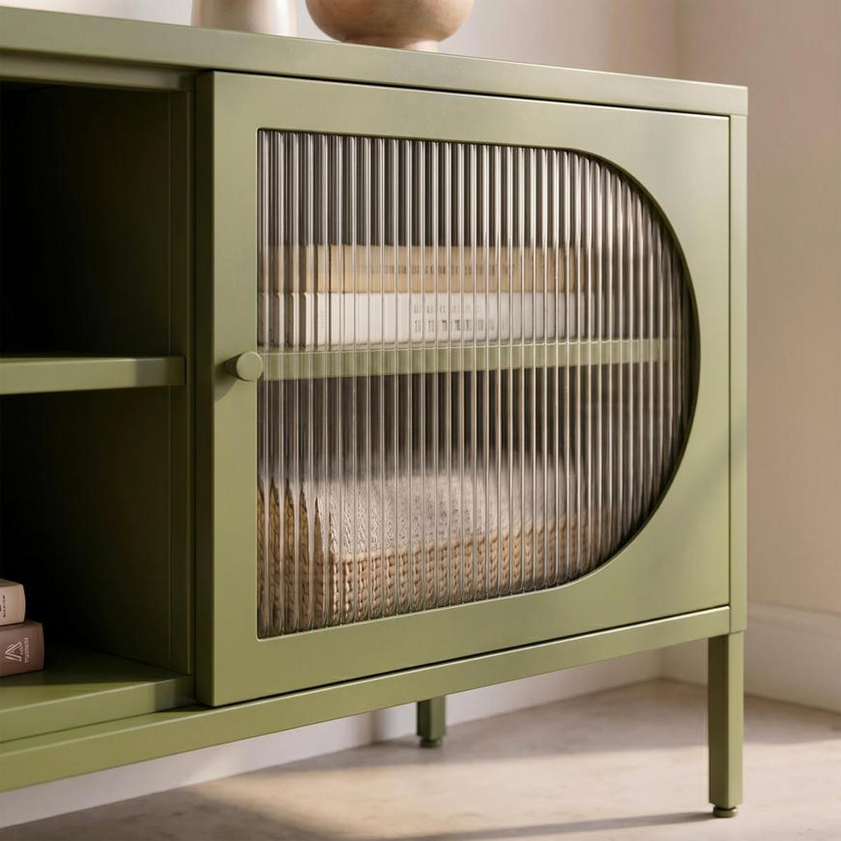 TV-LOWBOARD Industrielles aus olivgrünem Metall, 160 cm, 2 Türen aus geriffeltem Glas - COME - Grün, Metall (160/60/40cm) - Sicaan